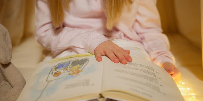 Prin povești care dezvoltă vocabularul și înțelegerea